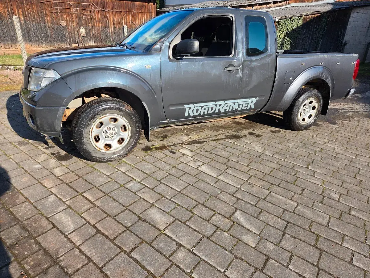 Gebraucht Nissan Navara 174 PS (127 kW) 2005 Grau Pickup