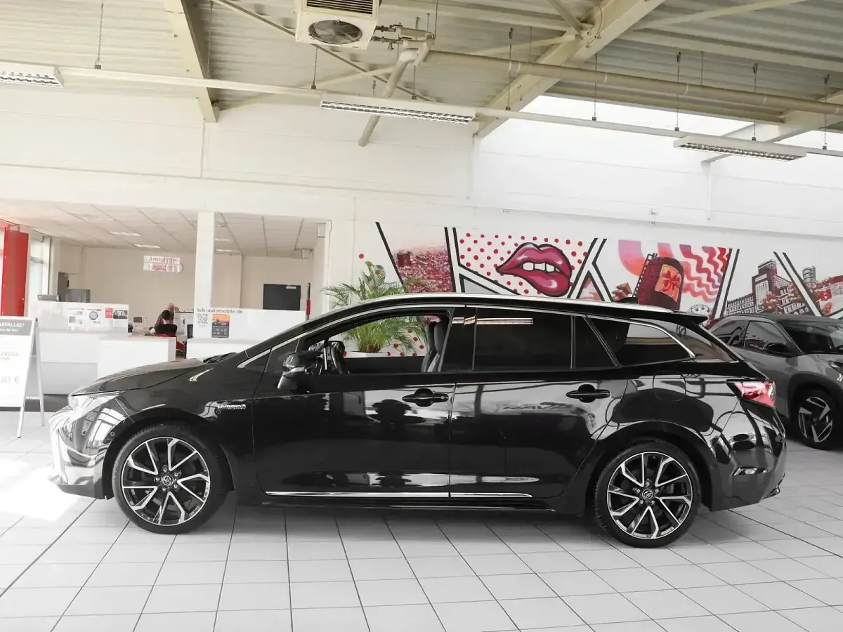 Gebraucht Toyota Corolla Lounge 184 PS (135 kW) 2019 Mysticschwarz mica Kombi