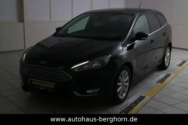 Gebraucht Ford Focus Titanium 125 PS (91 kW) 2017 Iridium schwarz (metallic) Kombi