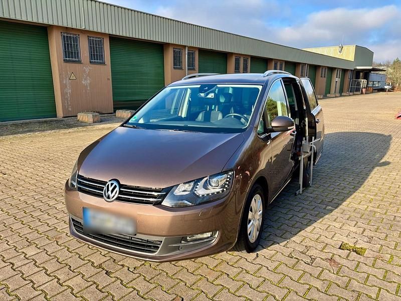 Braun Gebraucht 2011 VW Sharan S Van / Kleinbus | 11.900 € (Etwas zu teuer) - Bild 1/4