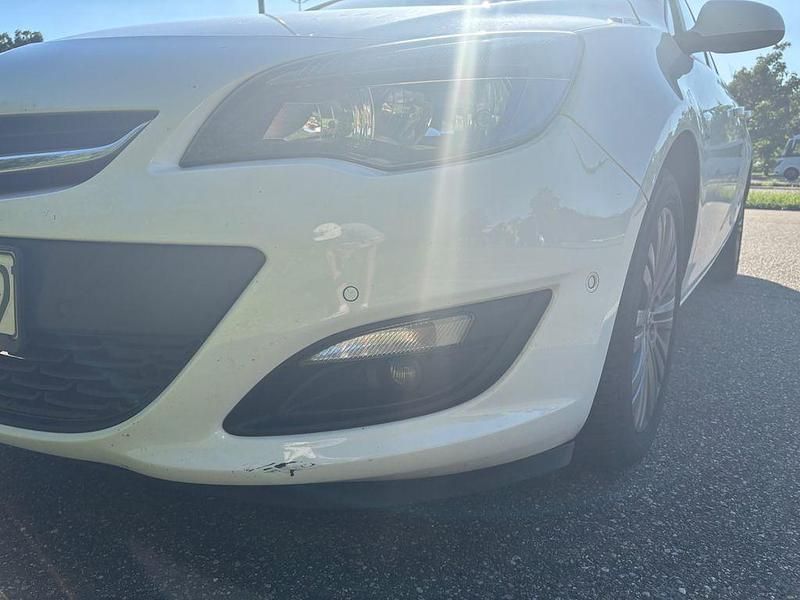 Gebraucht Opel Astra Selection 140 PS (102 kW) 2014 Weiß Kombi