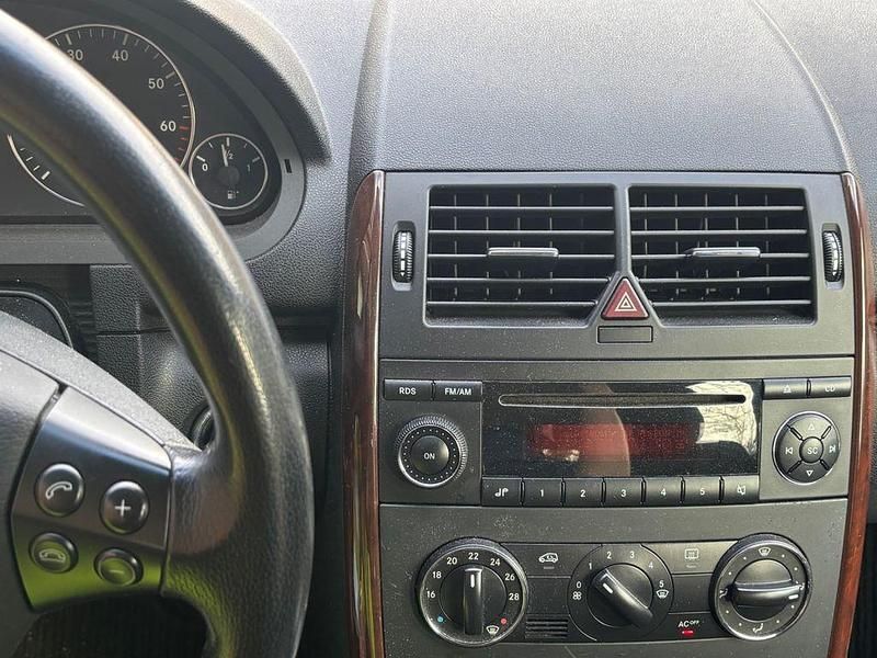 Gebraucht Mercedes A170 Elegance 116 PS (85 kW) 2004 Silber Van / Kleinbus