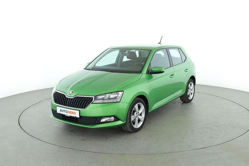 Grün Gebraucht 2021 Skoda Fabia Cool Plus Kleinwagen | 12.920 € (Superpreis) - Bild 1/3