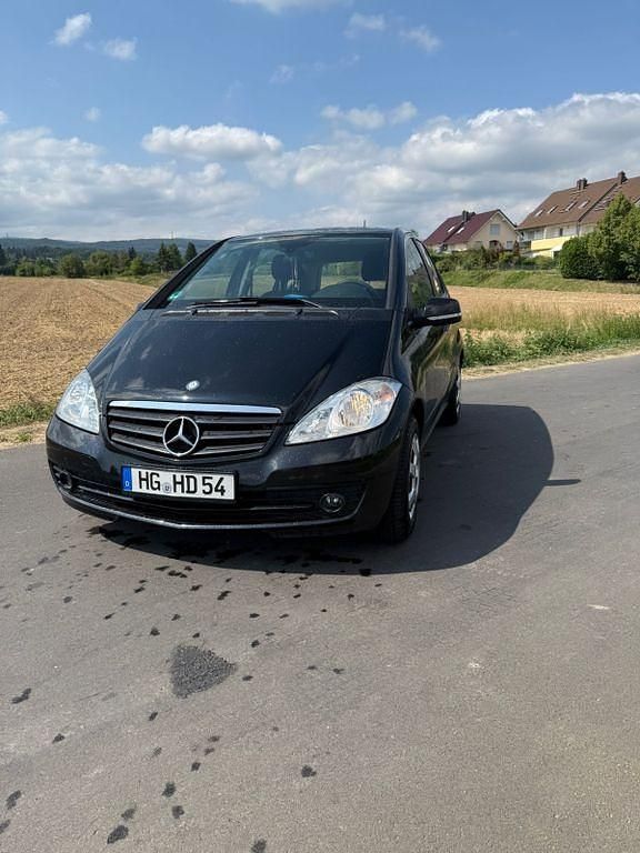 Schwarz Gebraucht 2011 Mercedes A160 Limousine | 3.500 € (Superpreis) - Bild 1/4