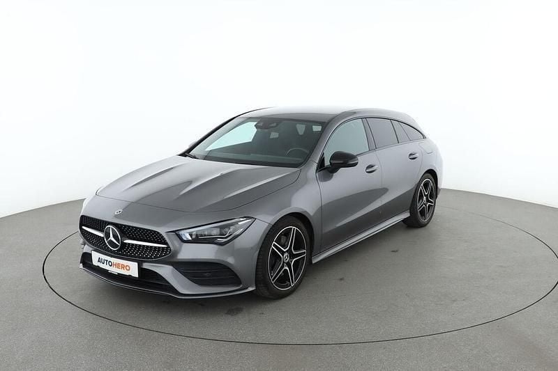 Grau Gebraucht 2020 Mercedes CLA200 Shooting Brake AMG line Kombi | 28.440 € (Fairer Preis) - Bild 1/3