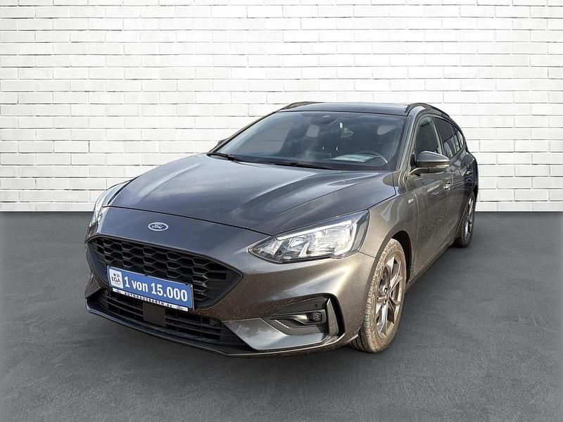 Grau metallic Gebraucht 2021 Ford Focus ST-Line | 21.690 € (Etwas zu teuer) - Bild 1/4