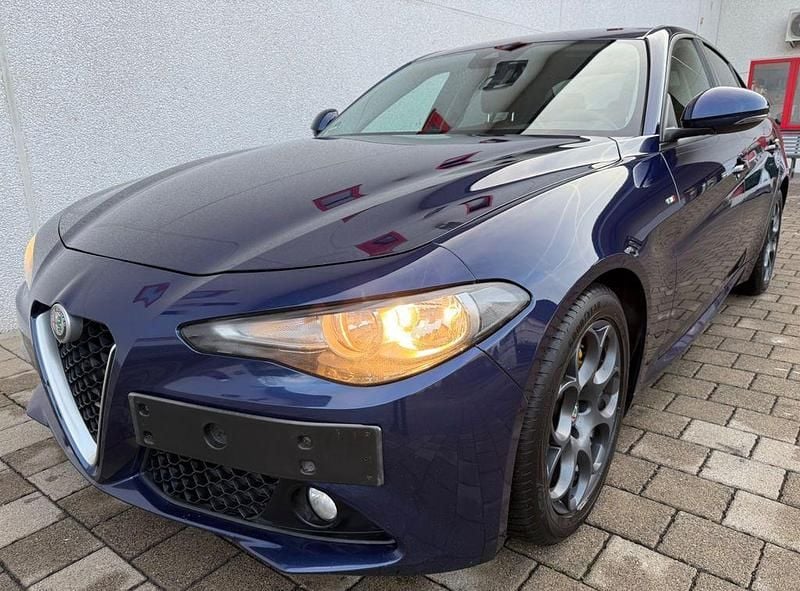 Blau Gebraucht 2017 Alfa Romeo Giulia Super Limousine | 13.790 € (Fairer Preis) - Bild 1/4