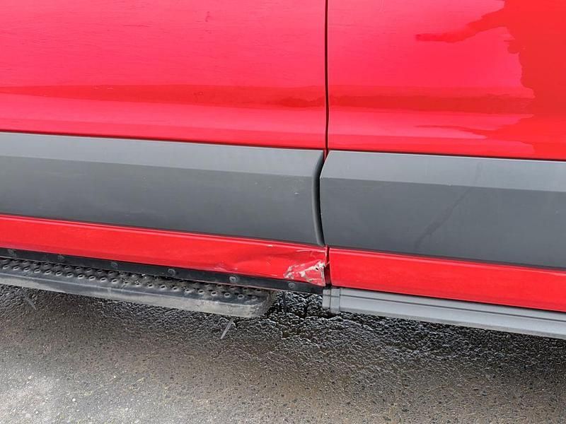 Gebraucht Ford Transit Trend 105 PS (77 kW) 2019 Rot Kombi