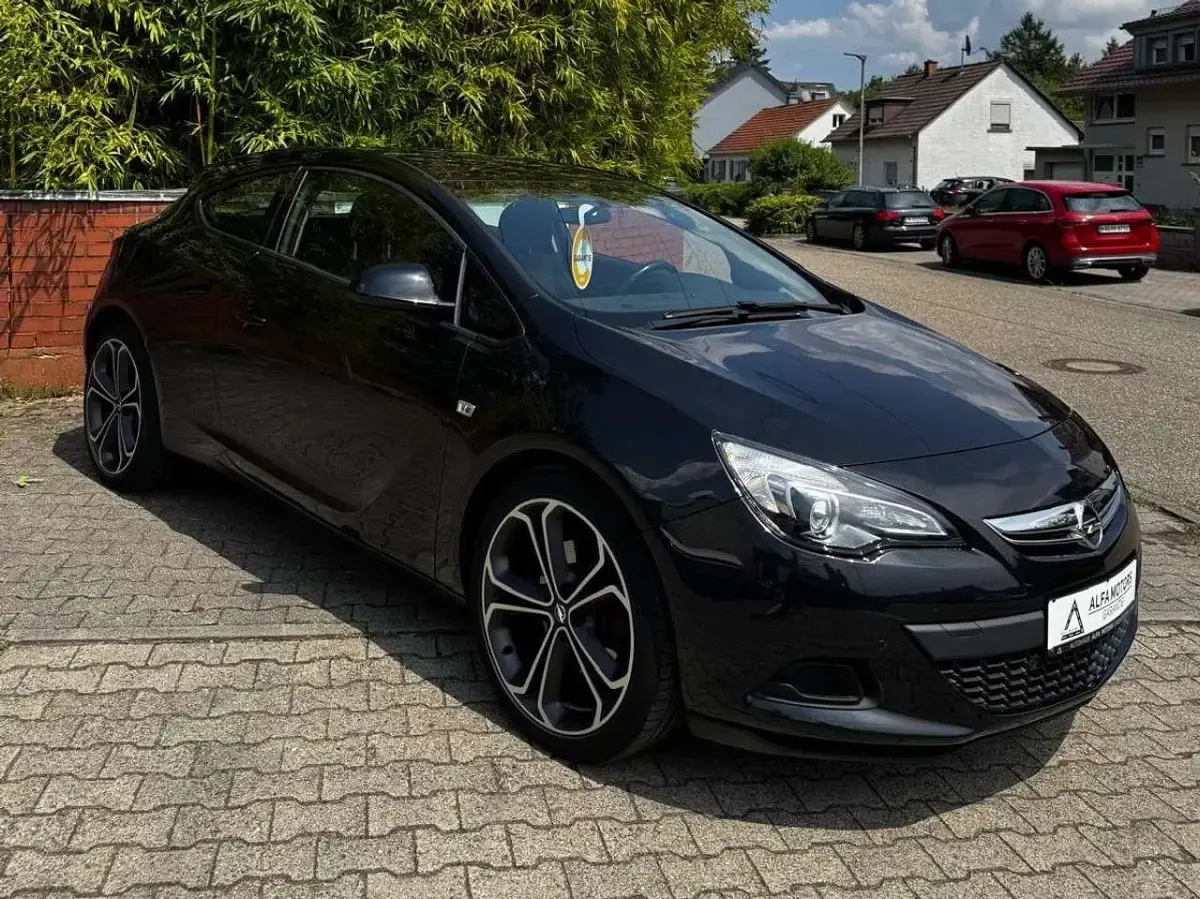 Gebraucht Opel Astra GTC 140 PS (102 kW) 2013 Karbonschw graphitschw midnigh Coupé