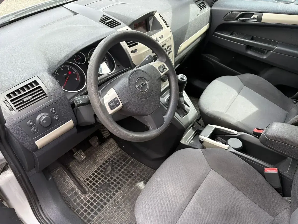 Gebraucht Opel Zafira 120 PS (88 kW) 2008 Silber Van / Kleinbus