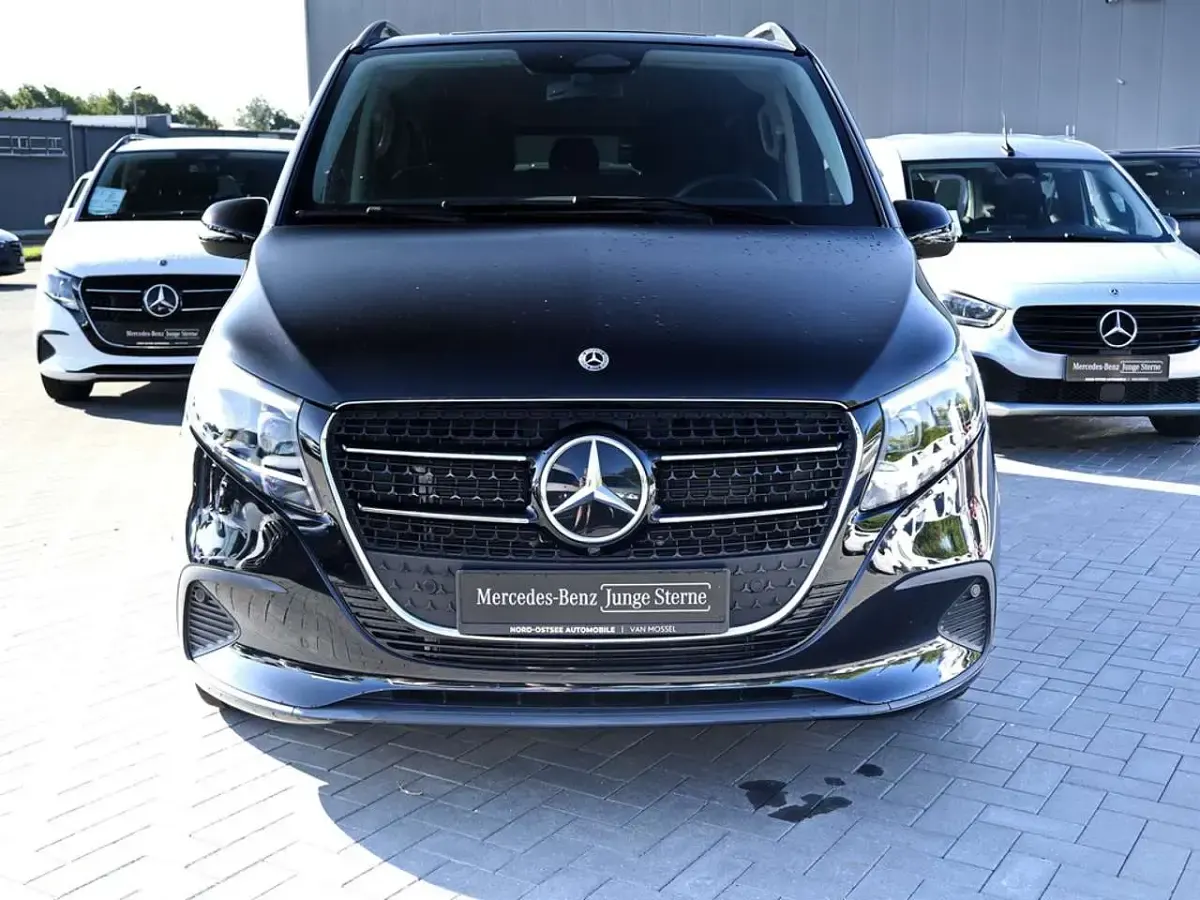 Gebraucht Mercedes V220 Style 163 PS (119 kW) 2025 Obsidianschwarz metallic Van / Kleinbus