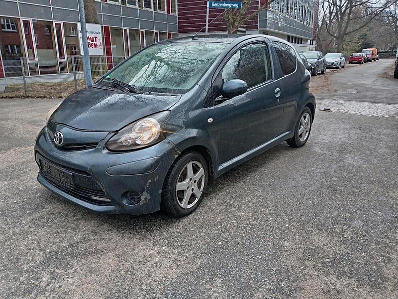Gebraucht Toyota Aygo 68 PS (50 kW) 2012 Grün Kleinwagen