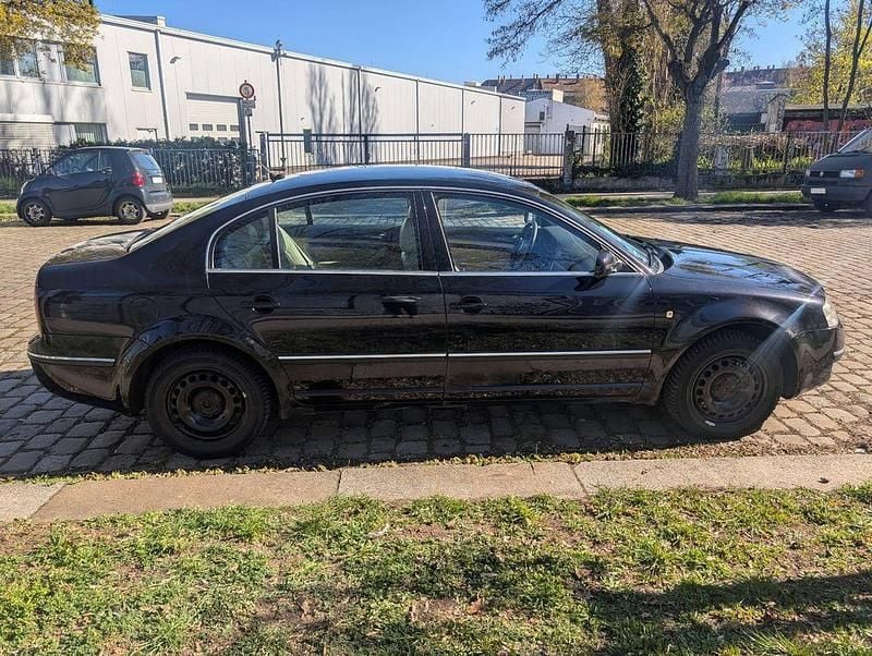 Używany Skoda Superb Elegance 193 KM (141 kW) 2004 Czarny Sedan/Limuzyna