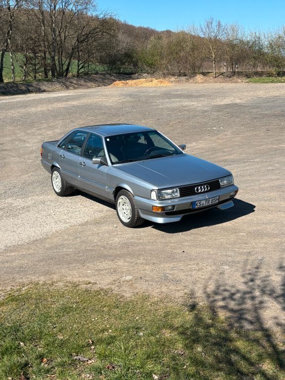 Grau Gebraucht 1985 Audi 200 Limousine | 11.800 € - Bild 1/4