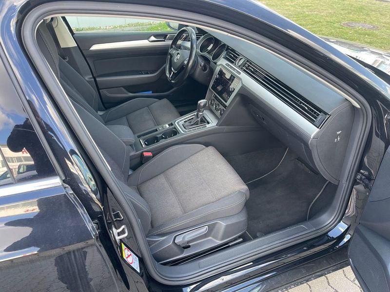 Second-hand VW Passat Comfortline 120 CP (88 kW) 2019 Negru Berlinǎ