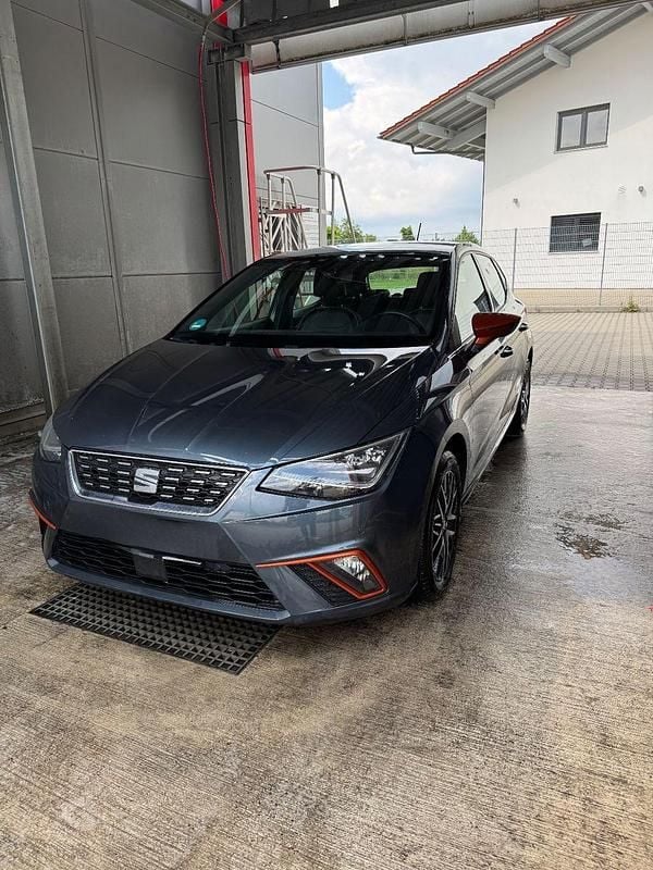 Grau Gebraucht 2018 Seat Ibiza Beats Kleinwagen | 12.800 € (Etwas zu teuer) - Bild 1/4
