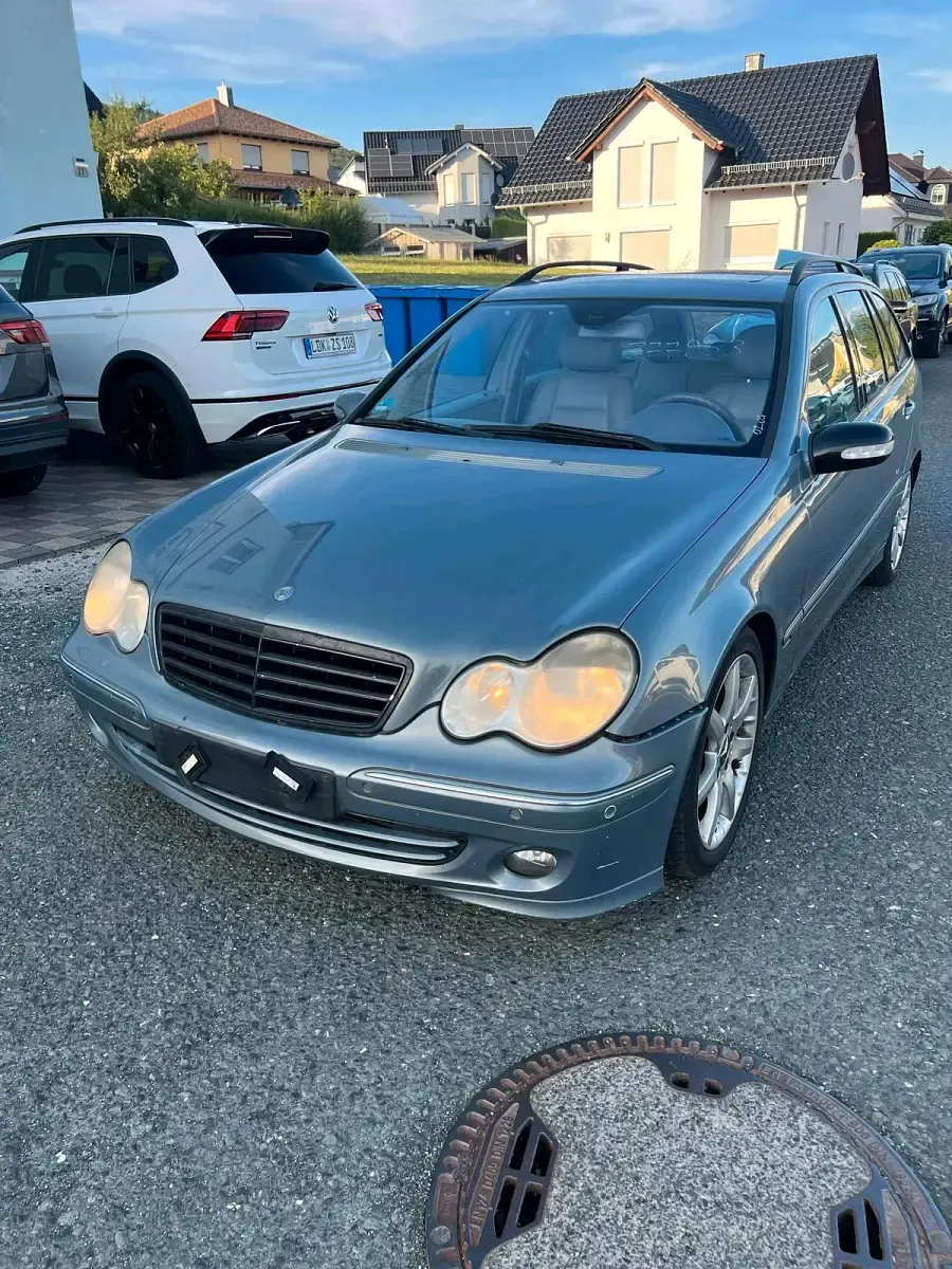 Gebraucht Mercedes C320 Avantgarde 224 PS (164 kW) 2005 Blau Kombi