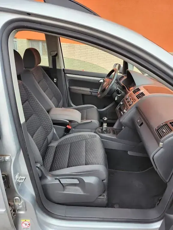 Gebraucht VW Touran Trendline 105 PS (77 kW) 2009 Silber Van / Kleinbus