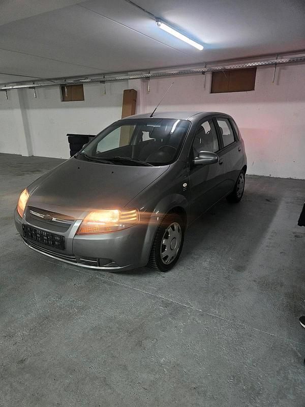 Grau Gebraucht 2007 Chevrolet Kalos Limousine | 1.499 € (Fairer Preis) - Bild 1/4