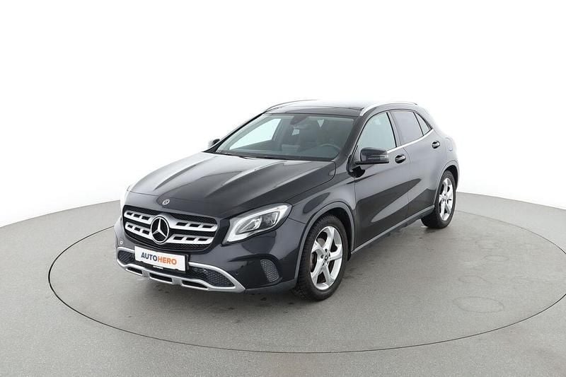 Schwarz Gebraucht 2018 Mercedes GLA200 Urban SUV | 22.920 € (Etwas zu teuer) - Bild 1/3