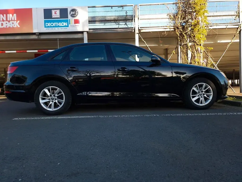 Gebraucht Audi A4 Attraction 136 PS (100 kW) 2016 Grau Limousine