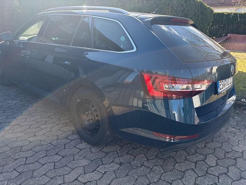 Gebraucht Skoda Superb Style 150 PS (110 kW) 2017 Blau Kombi