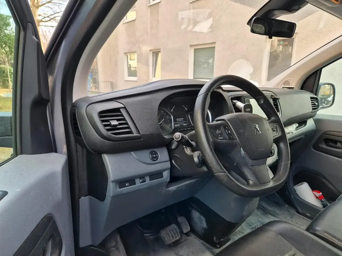 Gebraucht Peugeot Expert 177 PS (130 kW) 2019 Silber Van