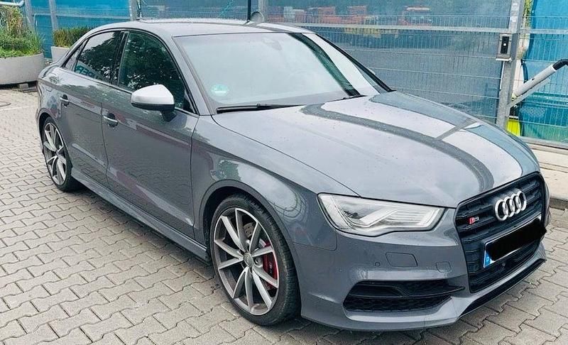 Grau Gebraucht 2015 Audi S3 Ambiente Limousine | 21.500 € (Etwas zu teuer) - Bild 1/4