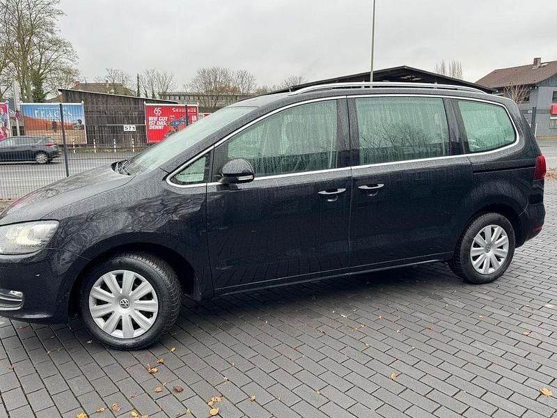 Gebraucht VW Sharan Highline 150 PS (110 kW) 2021 Schwarz Van / Kleinbus
