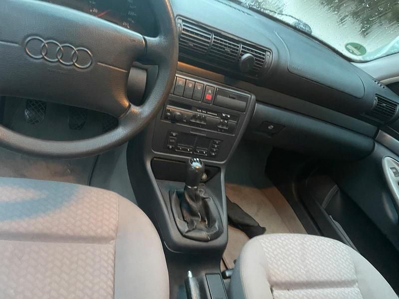 Gebraucht Audi A4 101 PS (74 kW) 1997 Blau Limousine
