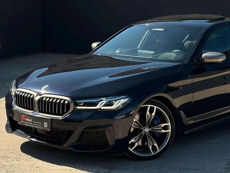 Gebraucht BMW 550 530 PS (389 kW) 2023 Carbonschwarz Limousine