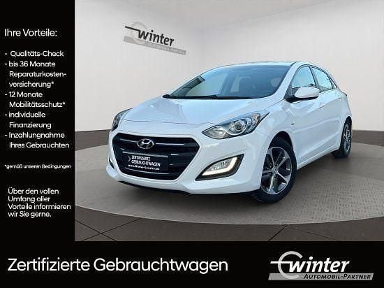 Gebraucht Hyundai i30 Trend 101 PS (74 kW) 2016 Weiß Limousine