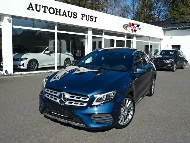 Gebraucht Mercedes GLA180 AMG line 122 PS (89 kW) 2020 Blau SUV