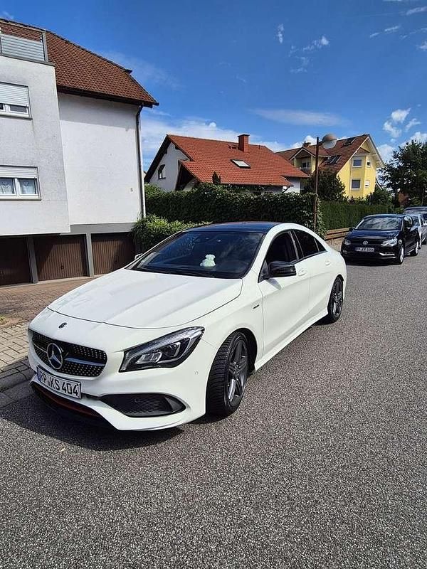 Gebraucht Mercedes CLA250 218 PS (160 kW) 2017 Weiß Limousine