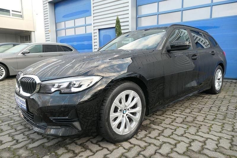 Schwarz Gebraucht 2022 BMW 318 Sport Line Kombi | 24.850 € (Guter Preis) - Bild 1/4