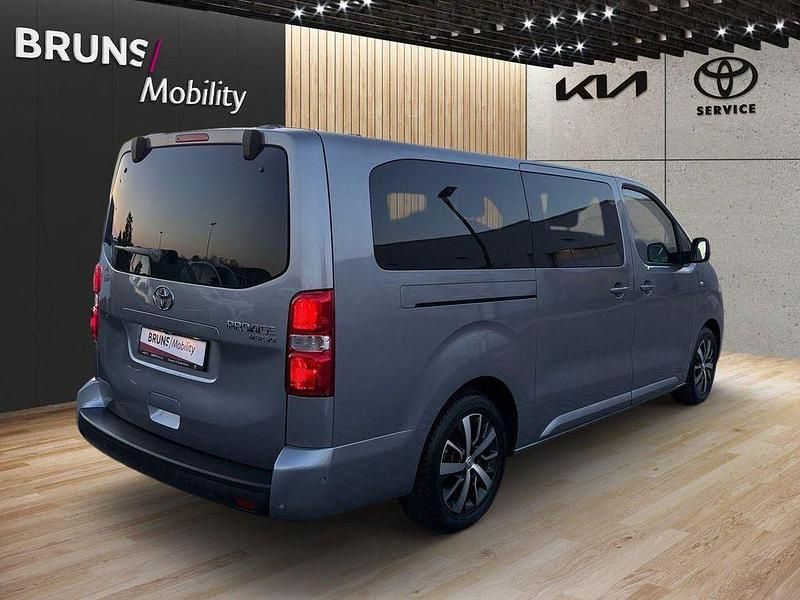 Gebraucht Toyota Proace Verso Team 177 PS (130 kW) 2024 Bismutsilber Kombi