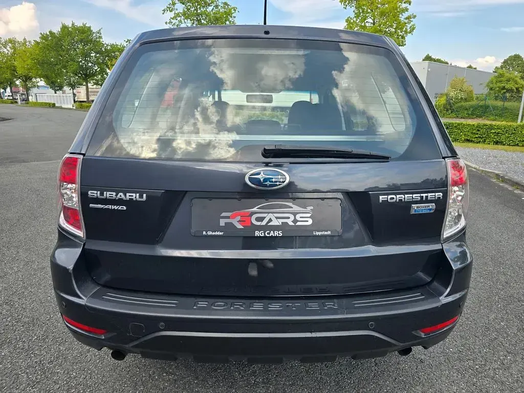 Usado Subaru Forester Active 147 CV (108 kW) 2012 Gris SUV