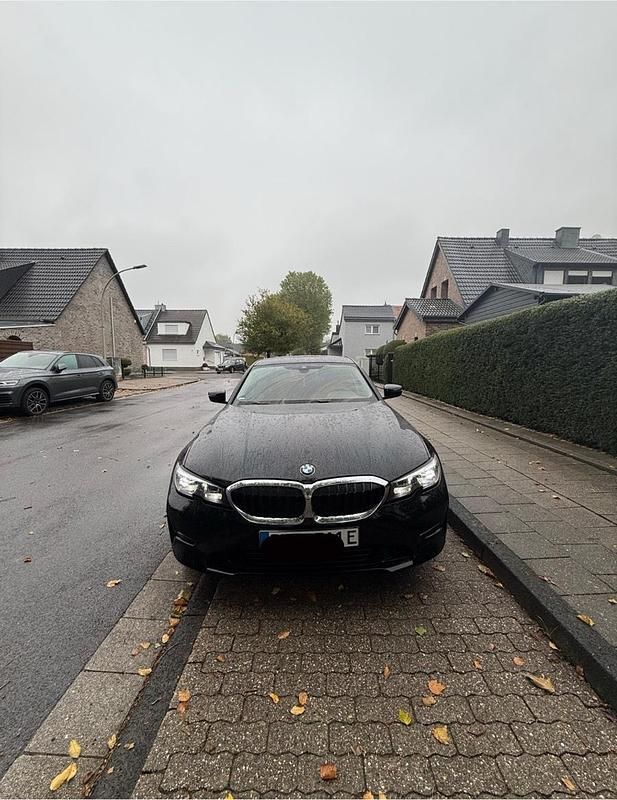 Gebraucht BMW 330e Advantage 184 PS (135 kW) 2020 Schwarz Limousine