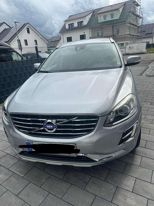 Grau Gebraucht 2016 Volvo XC60 Summum SUV | 18.700 € (Fairer Preis) - Bild 1/4