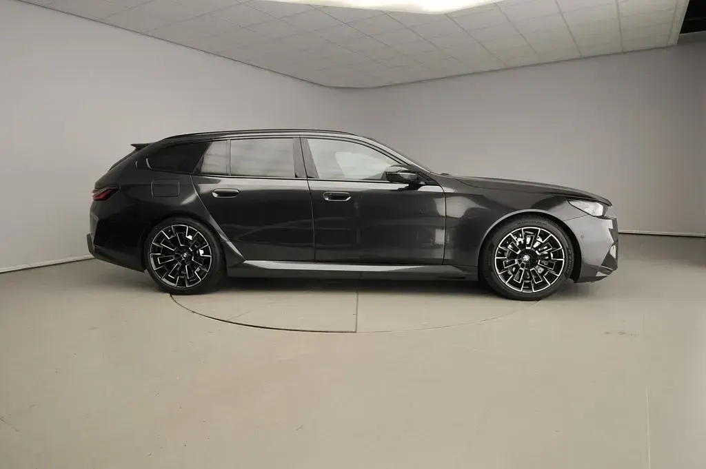 Gebraucht BMW M5 Sport Line 727 PS (534 kW) 2025 Grau Kombi