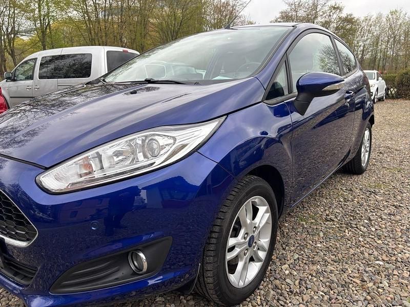 Gebraucht Ford Fiesta Celebration 82 PS (60 kW) 2017 Blau Kleinwagen