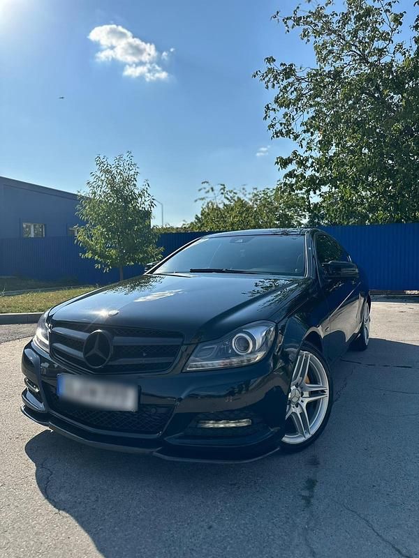 Schwarz Gebraucht 2011 Mercedes C63 AMG Coupé | 7.600 € - Bild 1/4