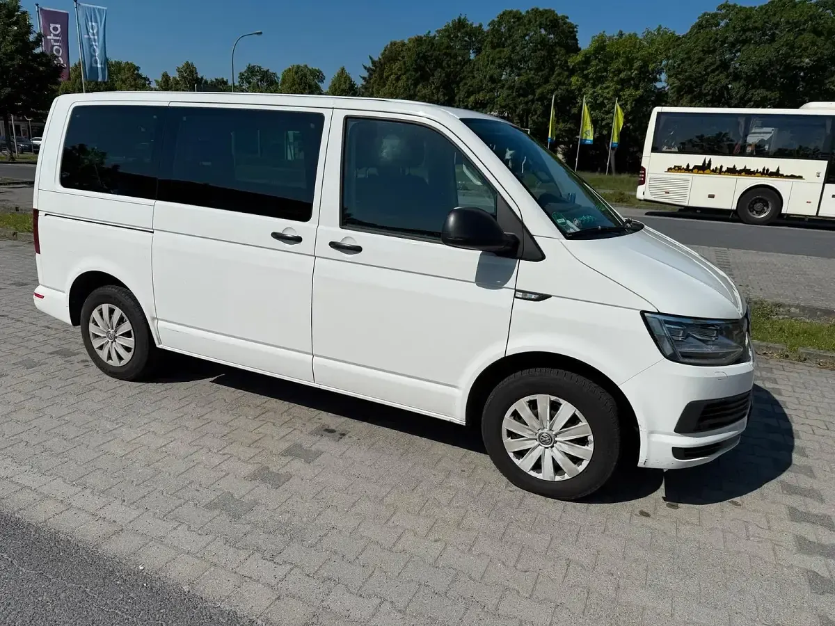 Gebraucht VW Multivan Trendline 150 PS (110 kW) 2019 Weiß Van / Kleinbus