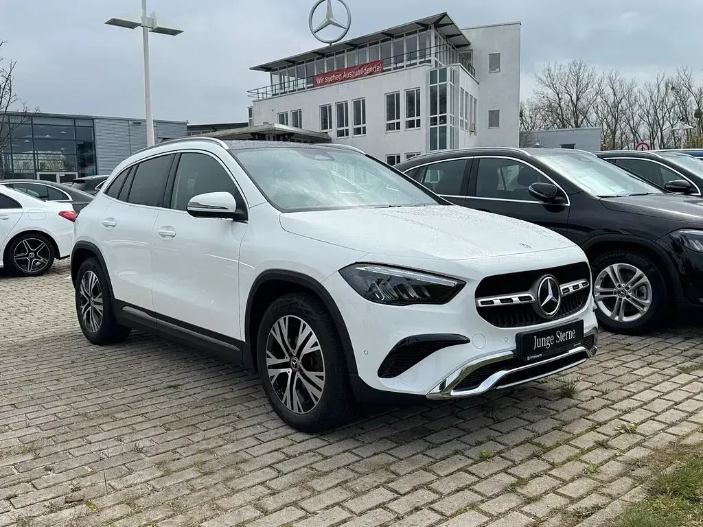 Gebraucht Mercedes GLA220 Progressive 190 PS (139 kW) 2024 Unilack polarweiß SUV