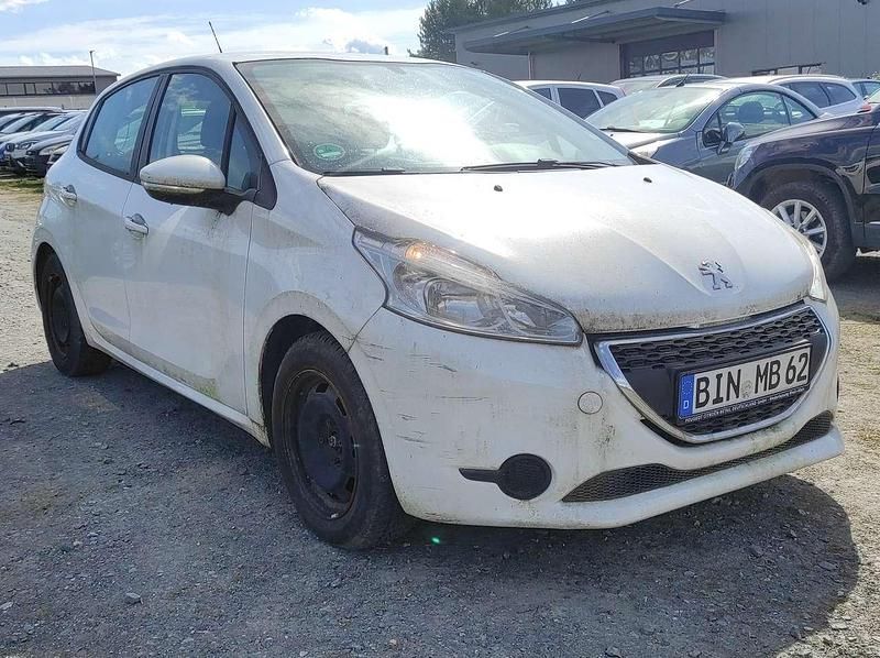 Gebraucht Peugeot 208 Active 68 PS (50 kW) 2015 Lack weiss banquise/deckende Kleinwagen