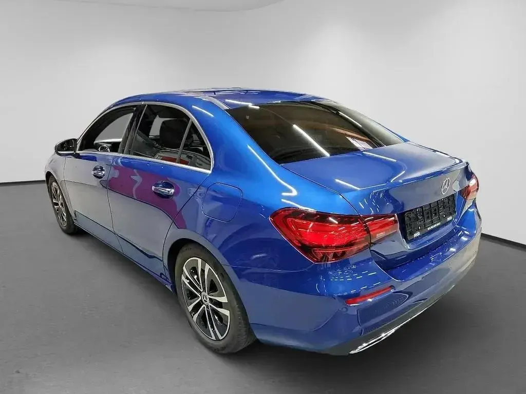 Gebraucht Mercedes A180 Progressive 116 PS (85 kW) 2024 Blau Limousine