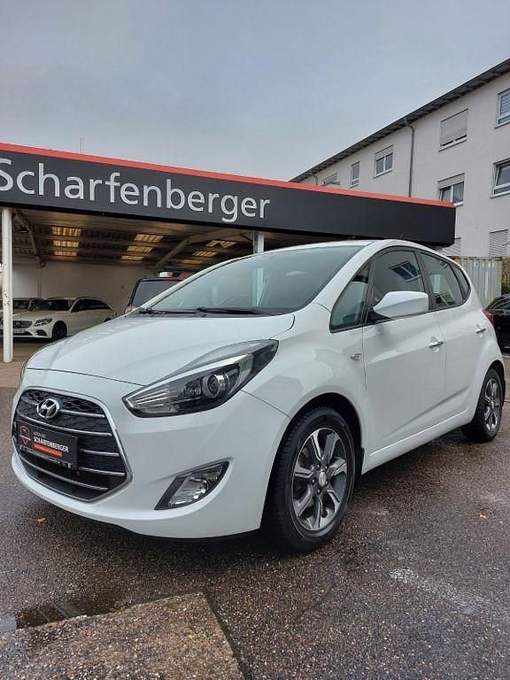 Weiß Gebraucht 2017 Hyundai ix20 Trend Kleinwagen | 9.900 € (Fairer Preis) - Bild 1/4
