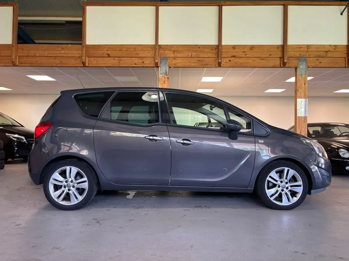 Gebraucht Opel Meriva Innovation 140 PS (102 kW) 2013 Grau Van / Kleinbus
