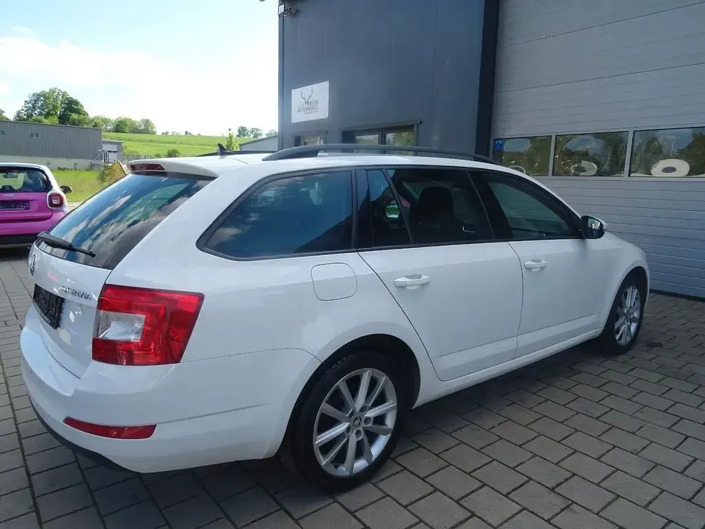 Gebraucht Skoda Octavia Elegance 140 PS (102 kW) 2014 Weiß Kombi