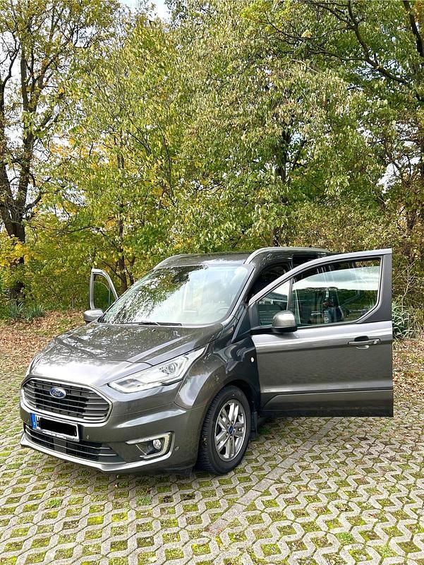 Grau Gebraucht 2021 Ford Tourneo Van / Kleinbus | 17.400 € (Guter Preis) - Bild 1/4